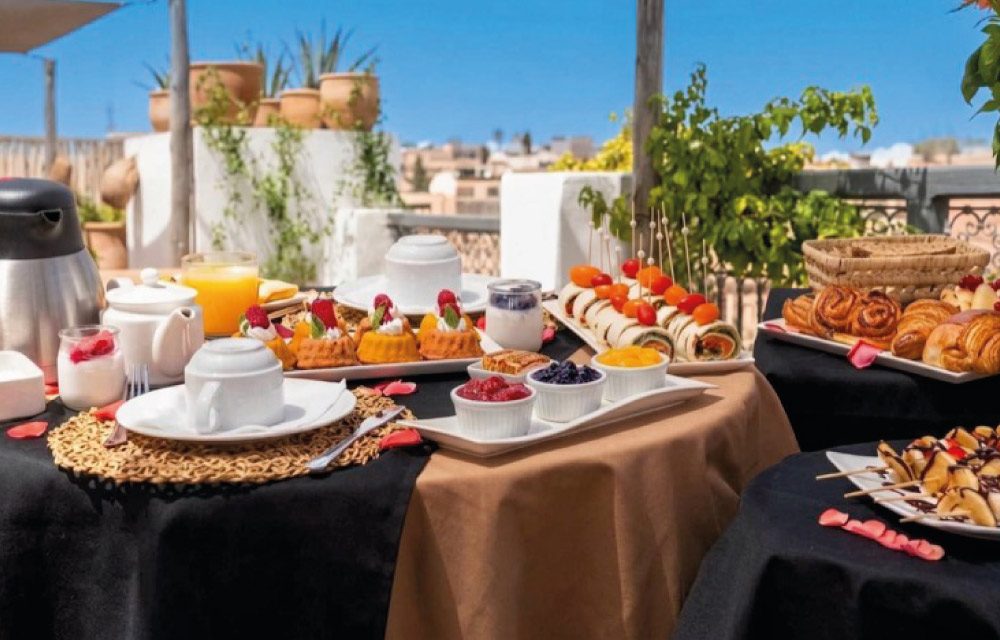petit-dejeuner-en-terrasse-riad-Jardin-des-sens-&-spa-3